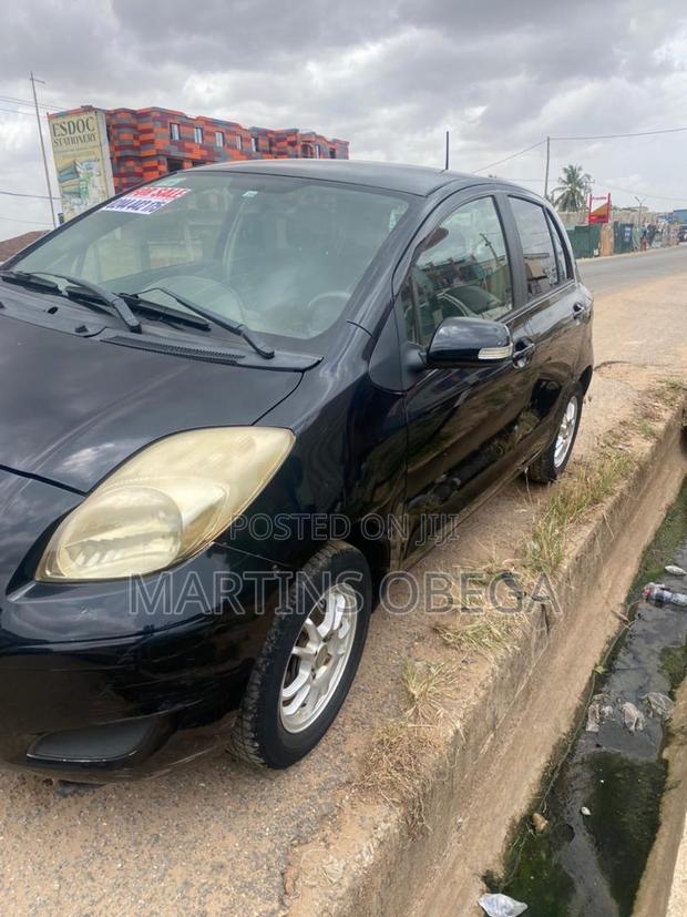 Toyota Vitz 1.0 FWD 3dr 2010 Black