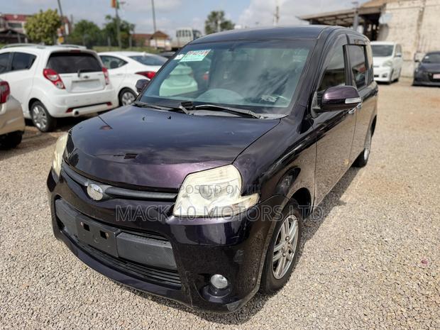 Toyota Sienta 1.5 FWD 2013 Black