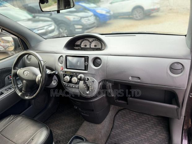Toyota Sienta 1.5 FWD 2013 Black