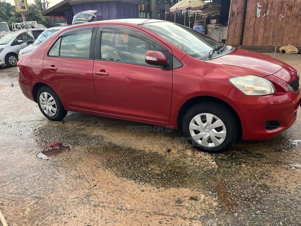 Toyota Belta 2011 Red
