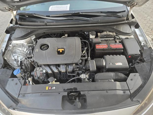 Hyundai Elantra SE 2019 Gray