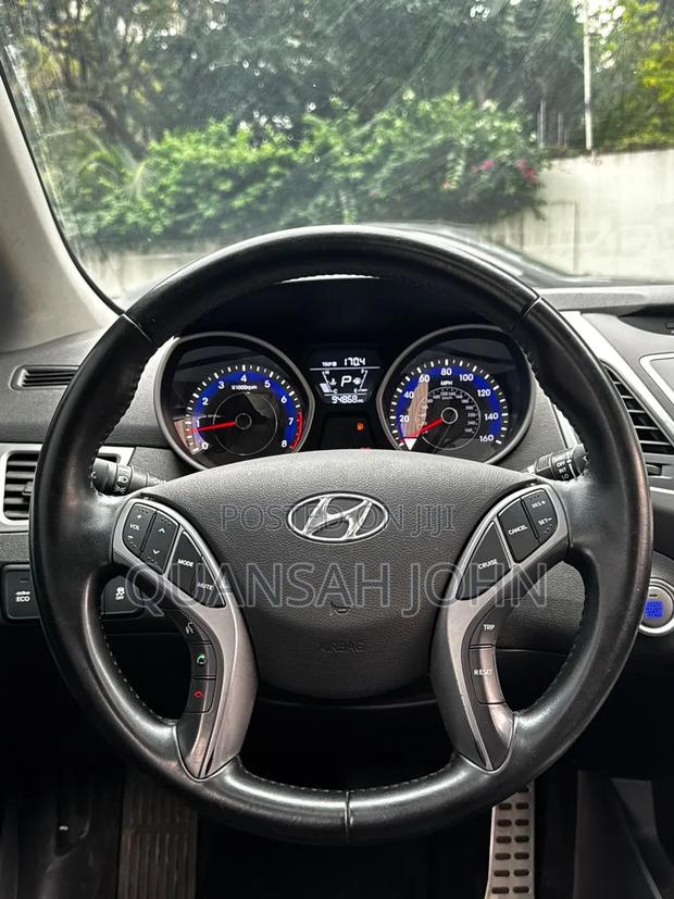 Hyundai Elantra Limited Sedan FWD (1.8L 4cyl 6A) 2016 White