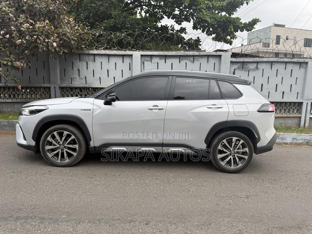 Toyota Corolla Cross Hybrid XSE AWD 2025 Silver