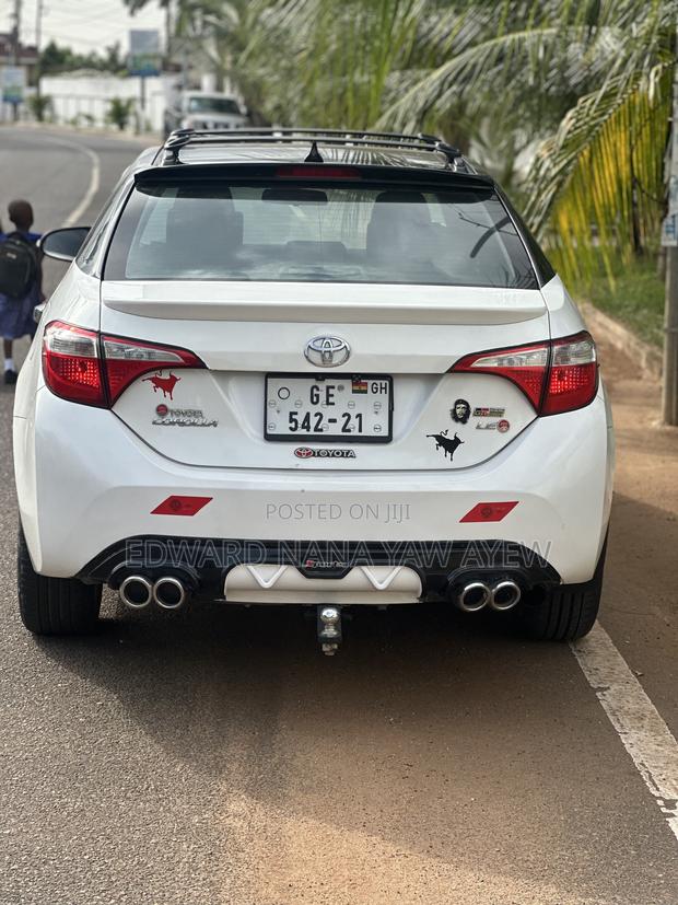 Toyota Corolla LE 4dr Sedan (1.8L 4cyl CVT) 2015 White