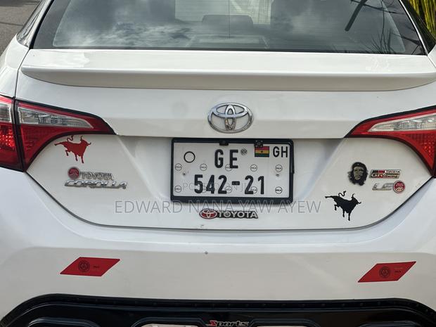 Toyota Corolla LE 4dr Sedan (1.8L 4cyl CVT) 2015 White