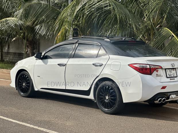 Toyota Corolla LE 4dr Sedan (1.8L 4cyl CVT) 2015 White