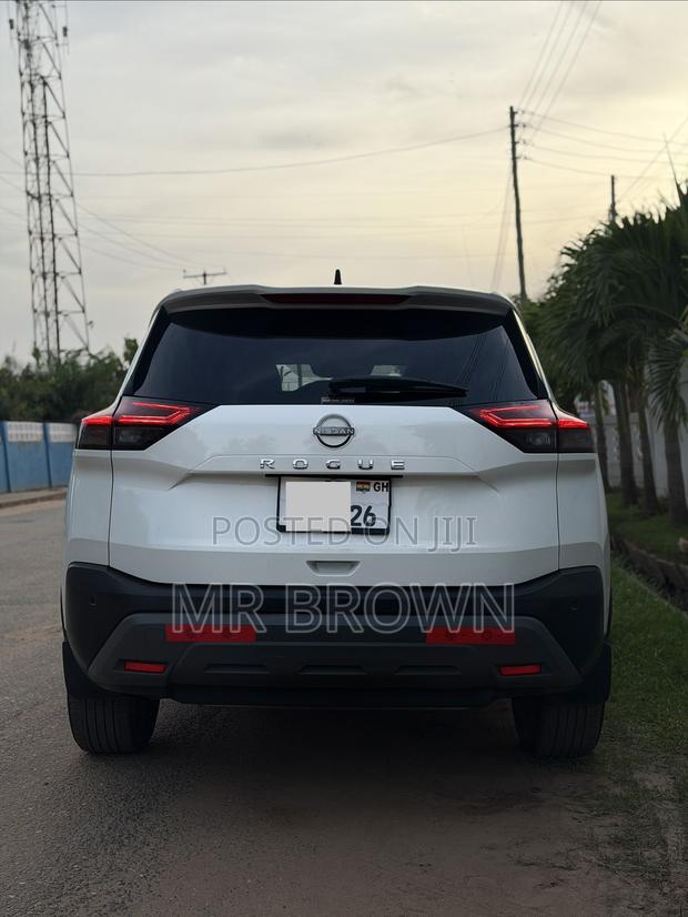 Nissan Rogue SV 2023 White