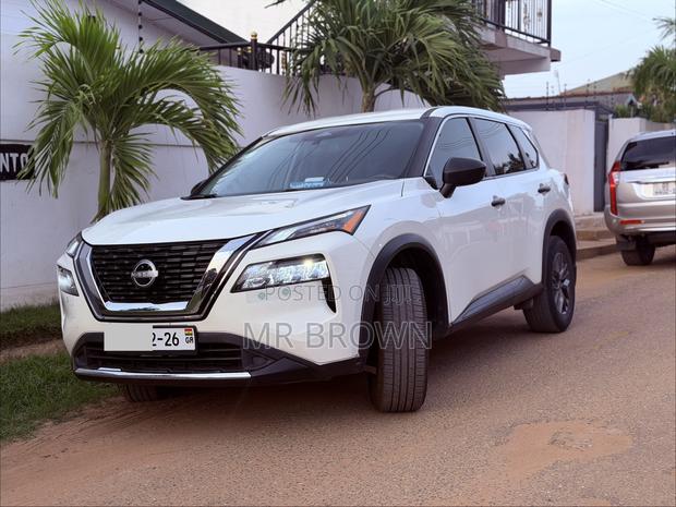 Nissan Rogue SV 2023 White