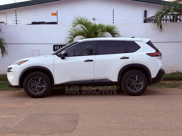 Nissan Rogue SV 2023 White