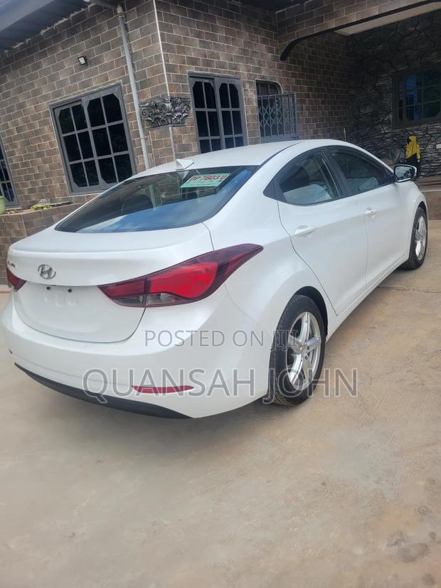 Hyundai Elantra Limited Sedan FWD (1.8L 4cyl 6A) 2016 White