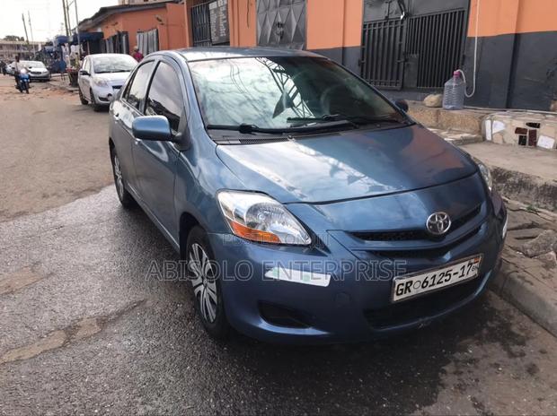 Toyota Yaris Base Sedan 4dr 2010 Blue