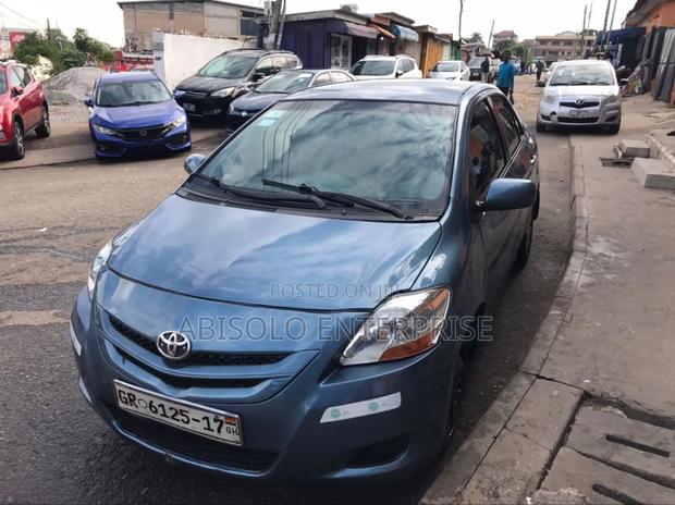 Toyota Yaris Base Sedan 4dr 2010 Blue