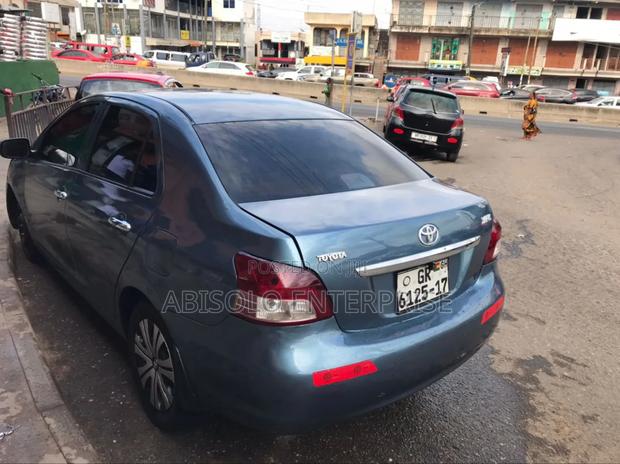 Toyota Yaris Base Sedan 4dr 2010 Blue