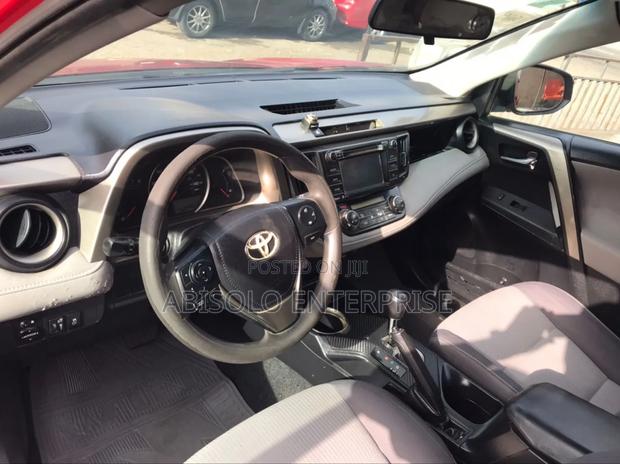 Toyota RAV4 XLE 4dr SUV (2.5L 4cyl 6A) 2015 Red