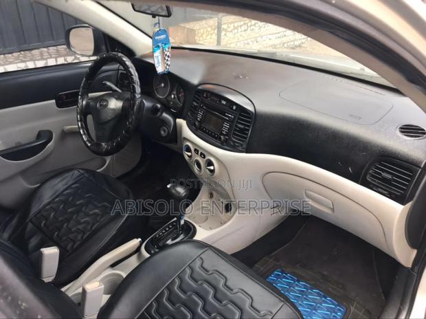 Hyundai Accent 2010 Silver