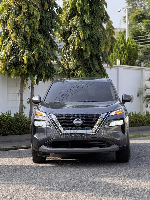 Nissan Rogue SV 2022 Gray
