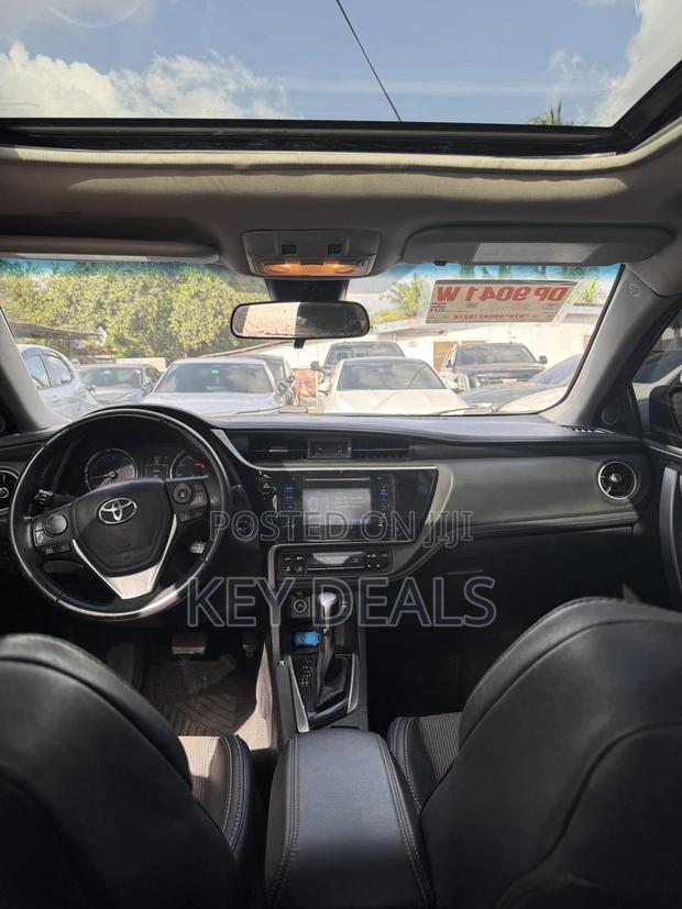 Toyota Corolla SE Special Edition 4dr Sedan (1.8L 4cyl CVT) 2017 Red