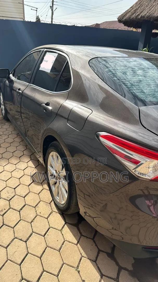 Toyota Camry LE FWD (2.5L 4cyl 8AM) 2018 Brown