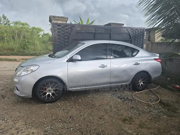 Nissan Versa 2013 Silver