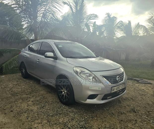 Nissan Versa 2013 Silver
