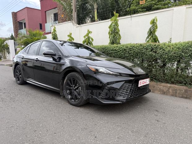 Toyota Camry SE 2025 Black