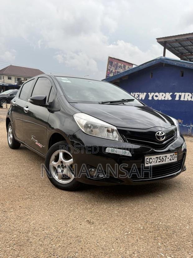 Toyota Vitz 2012 Black