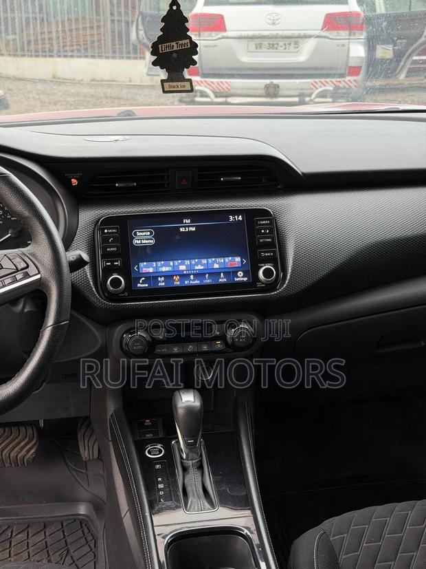 Nissan Kicks S 2023 Red