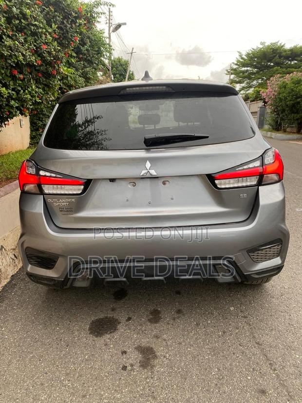 Mitsubishi Outlander SE 2022 Silver