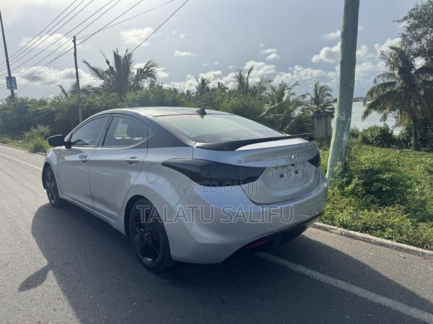 Hyundai Elantra 2012 Silver