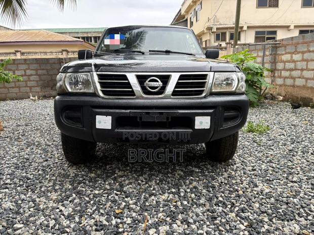 Nissan Patrol 2002 Black