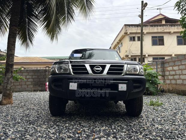 Nissan Patrol 2002 Black