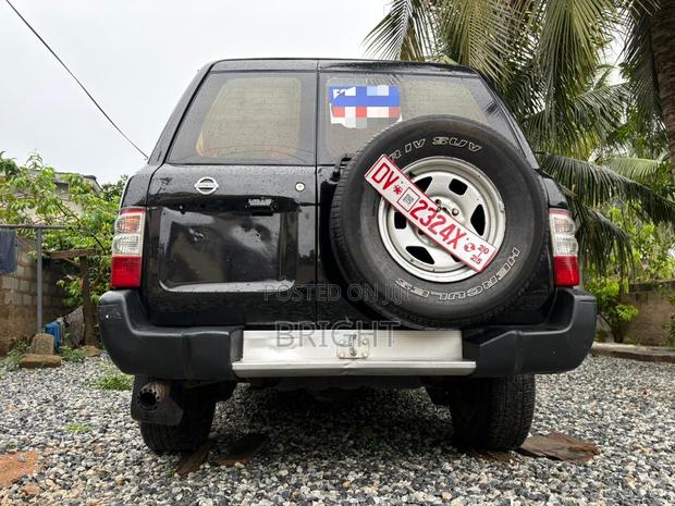 Nissan Patrol 2002 Black