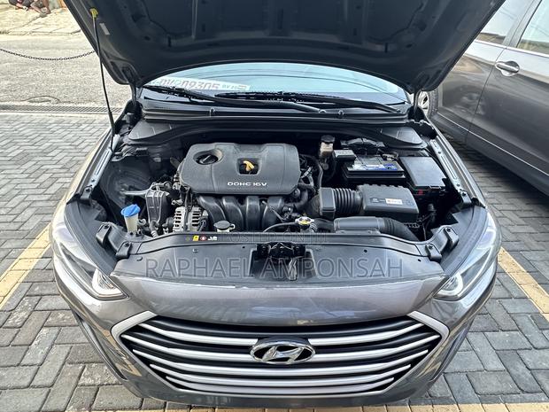 Hyundai Elantra SE Sedan FWD (2.0L 4cyl 6M) 2017 Gray
