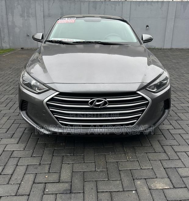 Hyundai Elantra SE Sedan FWD (2.0L 4cyl 6M) 2017 Gray