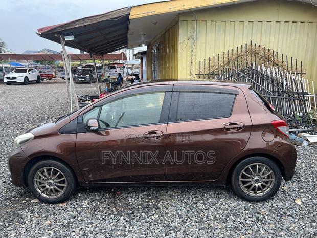 Toyota Vitz 1.3 AWD 3dr 2013 Brown