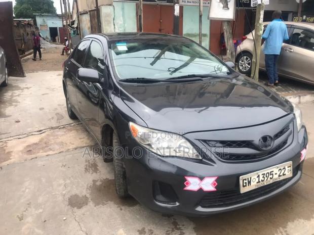 Toyota Corolla LE 4dr Sedan (1.8L 4cyl 4A) 2013 Black