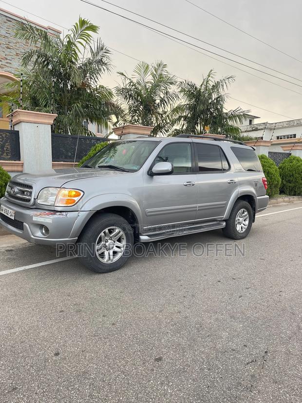 Toyota Sequoia 2010 Silver