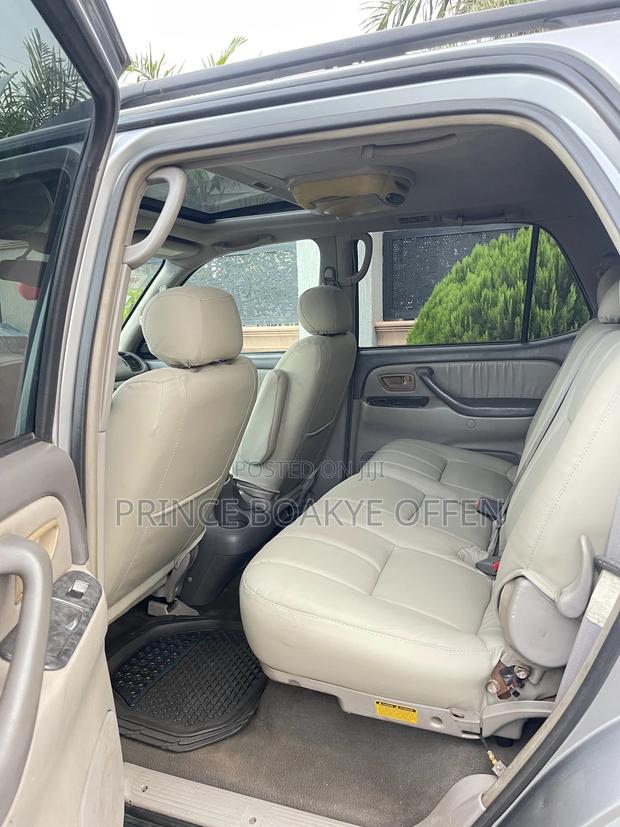 Toyota Sequoia 2010 Silver