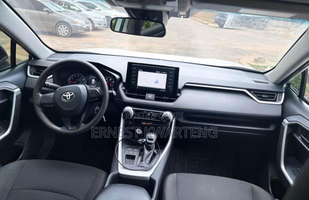 Toyota RAV4 2023 White