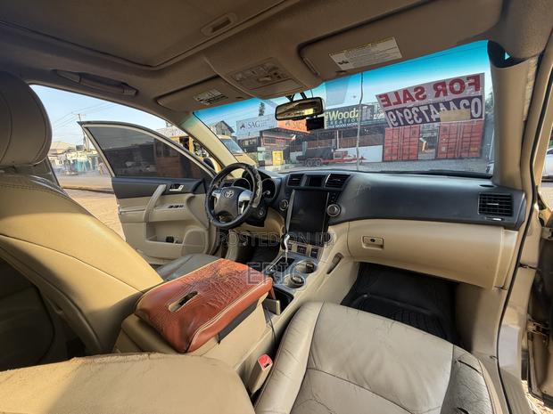 Toyota Highlander 3.5L 4WD 2013 Brown