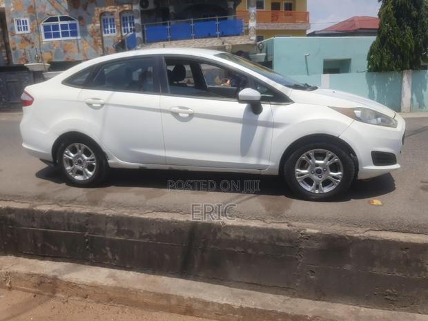 Ford Fiesta SE 4dr Sedan (1.6L 4cyl 5M) 2015 White