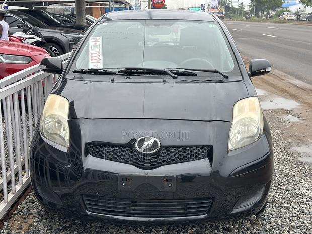 Toyota Vitz 2010 Black