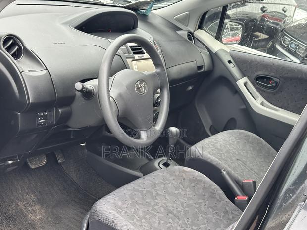 Toyota Vitz 2010 Black