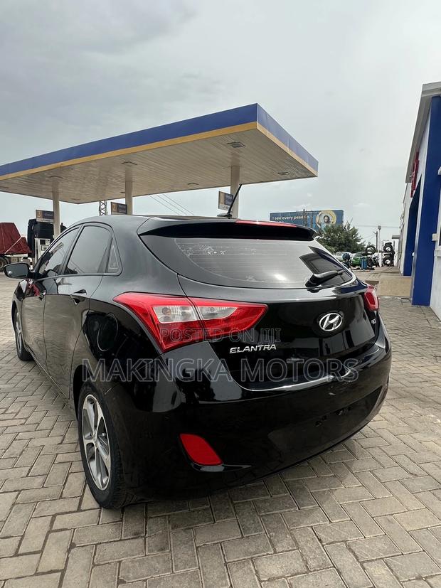 Hyundai Elantra Sport Sedan FWD (2.0L 4cyl 6A) 2016 Black