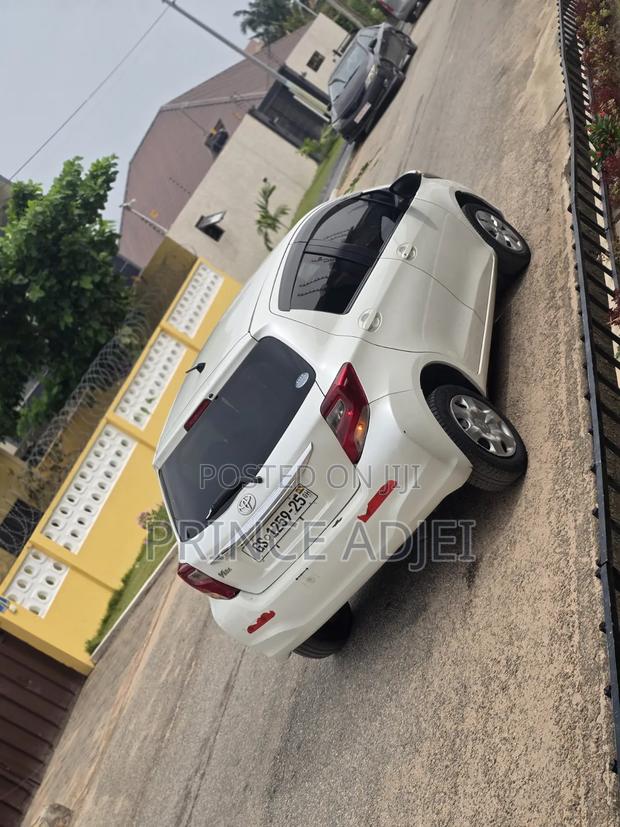 Toyota Vitz 1.3 FWD 5dr 2016 White