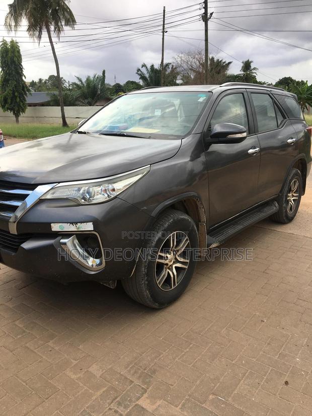 Toyota Fortuner 2.4 D AWD 2016 Gray