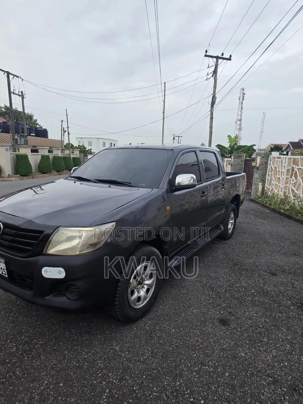 Toyota Hilux 2015 Gray