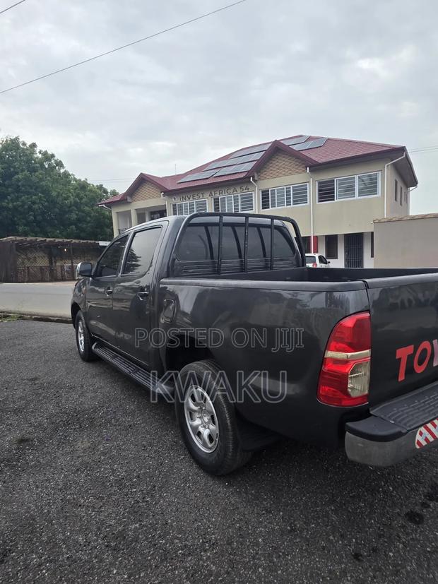 Toyota Hilux 2015 Gray