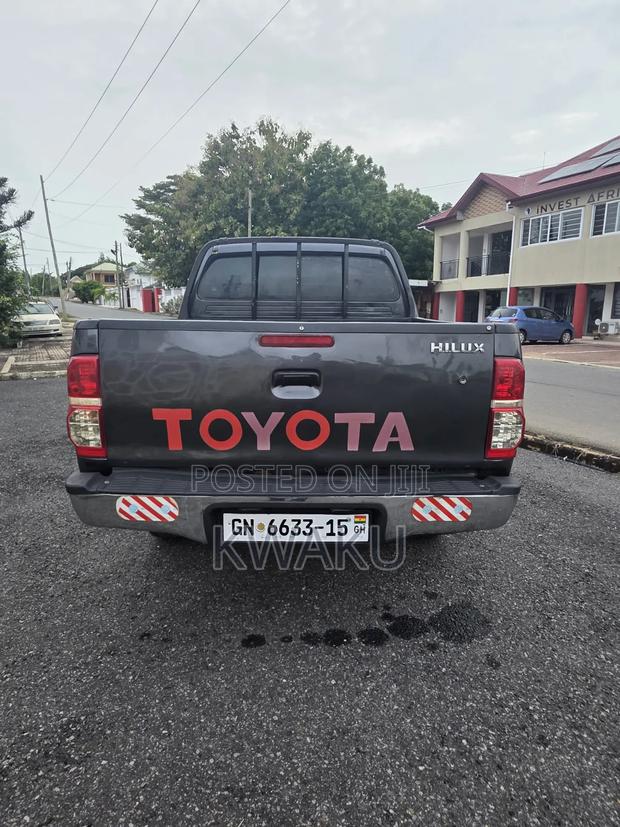 Toyota Hilux 2015 Gray
