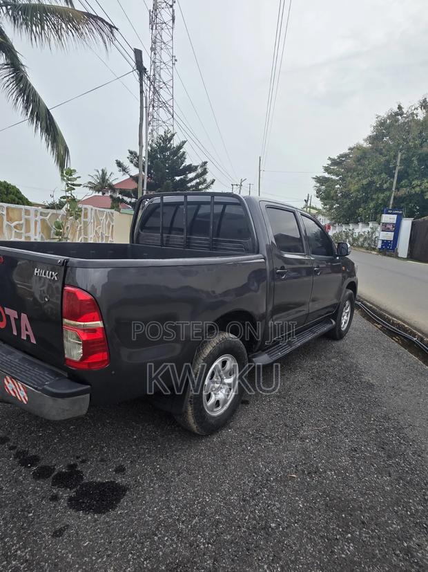 Toyota Hilux 2015 Gray